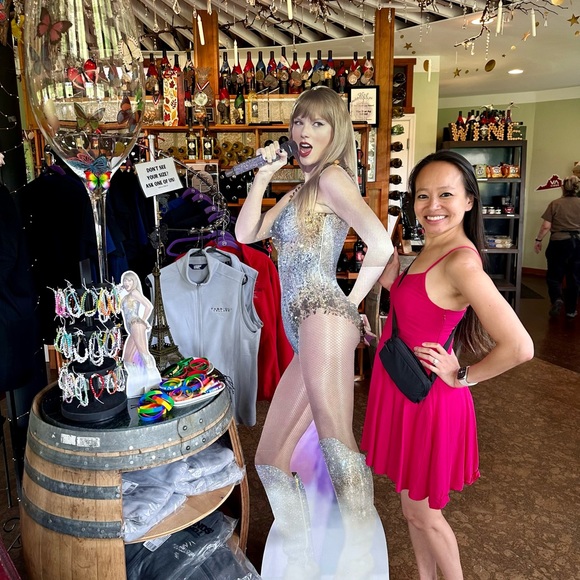 Meet your Posher, Aline - Picture 2 of 2